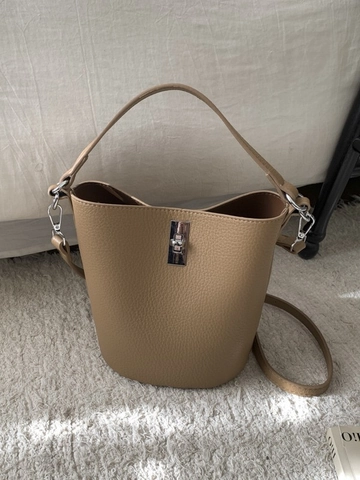 Women Lychee Texture PU Leather Bucket Bag Minimalist Crossbody Shoulder Bag With Metal Lock Plush Rabbit Charm