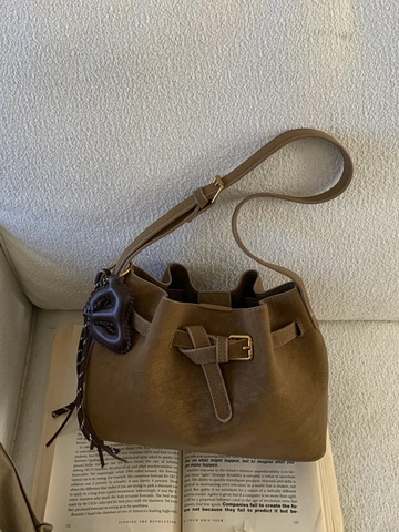 Women's Retro High Texture PU Leather Shoulder Bag Vintage Tassel Heart Charm Messenger Bag Elegant Solid Color Crossbody Handbag
