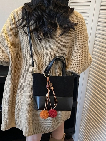 Borsa a Secchiello in Pelle PU Opaca Retrò per Donna Borsa a Mano con Giunzione Moda Con Ciondolo Pom Pom Borsa a Tracolla Versatile