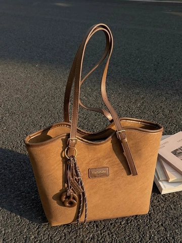 Women Fashion Large Capacity Underarm Tote Bag Simple PU Leather Shoulder Bag Retro Commute Handbag With Creative Charms