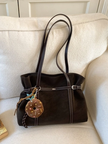 Damen Vintage PU Leder Tote Bag Große Kapazität Minimalistische Umhängetasche Mit Plüschanhänger Kontrastnähten Mode Handtasche