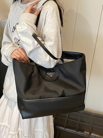 Borsa Tote in Tessuto Oxford di Grande Capacità Donna Giuntura in Nylon Borsa a Spalla da Pendolare Borsa da Viaggio Con Logo Triangolare in Metallo