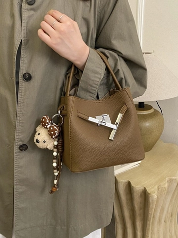 Sac Seau en Cuir PU Grain de Litchi Rétro pour Femmes Sac à Main Minimaliste Avec Boucle Métallique Sac à Bandoulière