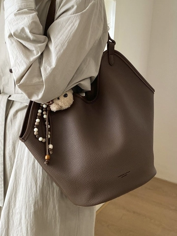 Sac Cabas Femme en Cuir PU Grande Capacité Sac à Épaule Vintage Grain Galet Avec Pendentif Ours en Option Sac Seau Décontracté Navette