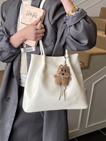 Damen Vintage PU Leder Tote Bag Große Kapazität Minimalistisch Pendler Schultertasche Mit Plüsch Anhänger Für Alltag Mode
