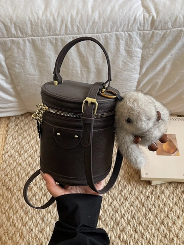 Damen Zylindrische PU Leder Umhängetasche Mit Plüsch Hasen Anhänger Verstellbarer Riemen Vielseitige Mode Eimer Handtasche
