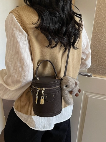 Damen Zylindrische PU Leder Umhängetasche Mit Plüsch Hasen Anhänger Verstellbarer Riemen Vielseitige Mode Eimer Handtasche
