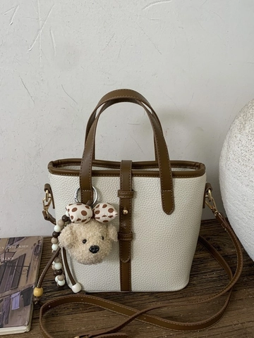 Dames Retro Gekorreld PU Leer Emmertas Met Leuke Beer Bedel Veelzijdige Handtas Schoudertas Mode Top Handgreep Tas