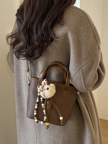 Dames Retro Gekorreld PU Leer Emmertas Met Leuke Beer Bedel Veelzijdige Handtas Schoudertas Mode Top Handgreep Tas