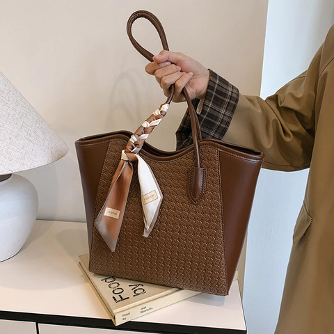 Borsa Tote da Donna in Pelle PU Intrecciata ad Ampia Capacità Con Decorazione Sciarpa Street Fashion Borsa a Tracolla da Pendolare Quotidiana