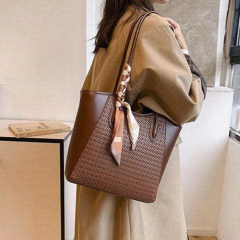 Borsa Tote da Donna in Pelle PU Intrecciata ad Ampia Capacità Con Decorazione Sciarpa Street Fashion Borsa a Tracolla da Pendolare Quotidiana