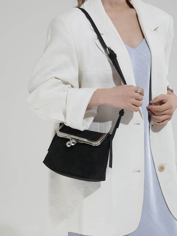 Damen Vintage Wildleder Umhängetasche Retro Kuss Schloss Kleine Eimer Tasche Elegante Kette Schultertasche Mini Handy Tasche