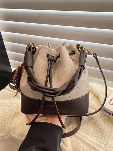 Vintage PU Leder Monogramm Eimertasche Für Damen Fashion Kordelzug Schultertasche Mit Perlenanhänger Elegante Crossbody