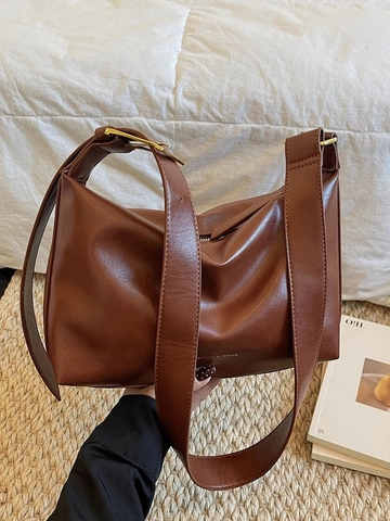 Vintage Large Capacity PU Leather Tote Bag For Women Minimalist Solid Color Commuter Shoulder Bag With Wide Strap Gold Buckle