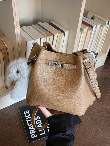 Borsa a Secchiello in Pelle PU Donna Con Lucchetto in Metallo e Ciondolo Coniglio Peluche Minimalista Borsa a Tracolla Urbana Con Sottoborsa