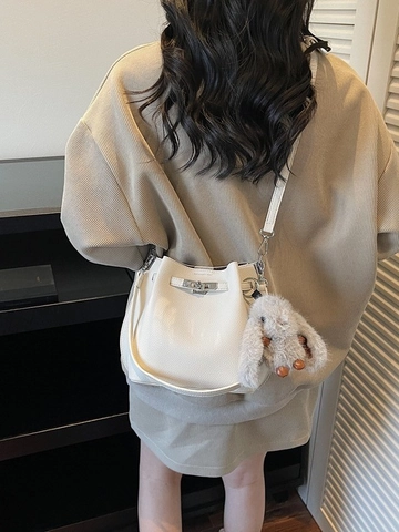 Borsa a Secchiello in Pelle PU Donna Con Lucchetto in Metallo e Ciondolo Coniglio Peluche Minimalista Borsa a Tracolla Urbana Con Sottoborsa