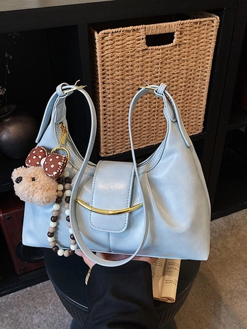 Bolso de Axila de Cuero PU Plisado Vintage Para Mujer Bolso de Hombro de Color Sólido Con Colgante de Oso Hebilla de Metal