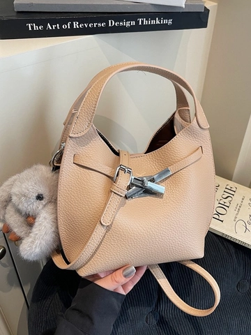 Sac Seau Vintage en Cuir PU pour Femme Mode Texture Litchi Sac à Main Avec Pendentif Lapin Sac Bandoulière Navette