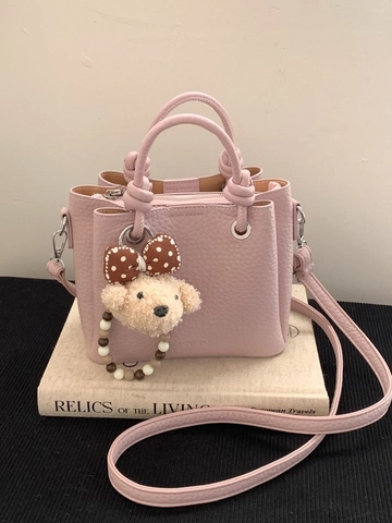 Sac à Épaule Femme en Cuir PU à Grains Avec Pendentif Chien en Peluche Sangle Réglable Fermeture Éclair Sac Carré Quotidien