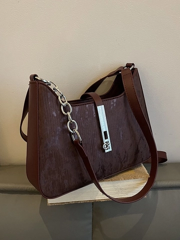 Retro PU Leather Crescent Underarm Bag For Women Minimalist Shoulder Bag With Metal Chain And Silver Clasp Fashion Handbag