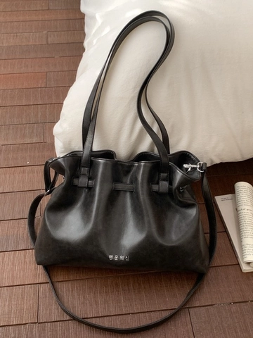 Vintage Plissee PU Leder Schultertasche Damen Minimalistische Grosse Kapazität Pendler Handtasche Koreanisches Buchstaben Design