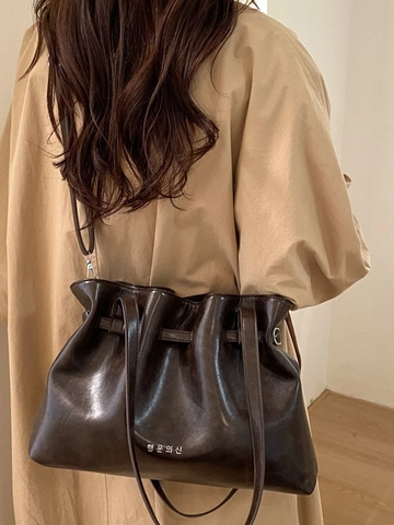 Vintage Plissee PU Leder Schultertasche Damen Minimalistische Grosse Kapazität Pendler Handtasche Koreanisches Buchstaben Design