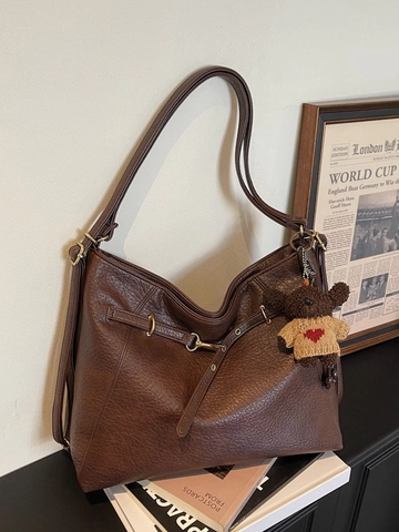 Tote Bag Vintage en Cuir PU Grande Capacité Sac à Épaule pour Trajet Avec Pendentif Ours en Peluche Texture Litchi Femme