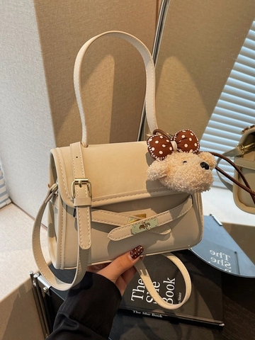 Sac Sous le Bras en Cuir PU Vintage pour Femmes Grande Capacité Fermeture à Verrou Sac à Épaule avec Pendentif Ours pour Trajet Quotidien