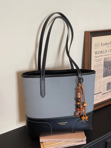 Sac Fourre-tout Vintage en Cuir PU pour Femmes Grande Capacité Design d'Épissage Surpiqûres Contrastées Avec Pendentif
