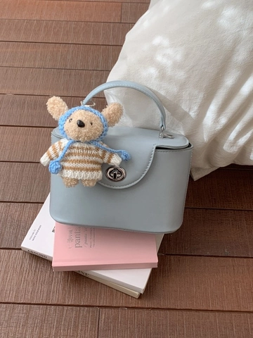Sac Bandoulière en Cuir PU Élégant pour Femmes Moderne Sac à Main Forme de Boîte Simple Avec Pendentif Ours en Peluche Mignon Fermeture à Verrou Sac de Mode Quotidien