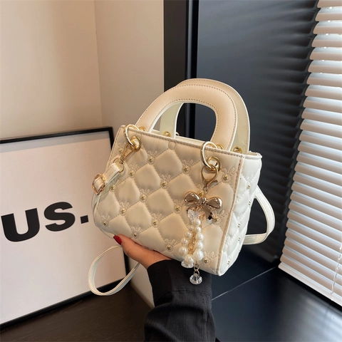 French Niche Style Women Quilted Crossbody Bag Heart Rhombus Pattern Handbag With Artificial Pearl Bow Charm PU Leather Lady Bag
