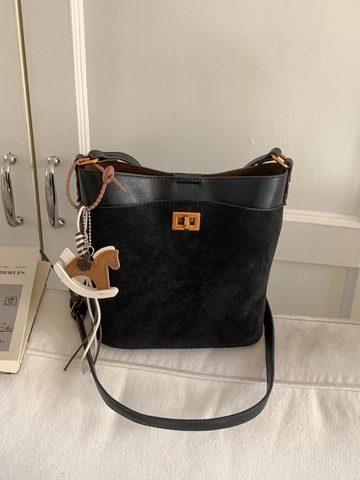 Vintage Mattierte PU Leder Beuteltasche Für Damen Mode Streetwear Pendler Umhängetasche Mit Rodeo Pferd Anhänger