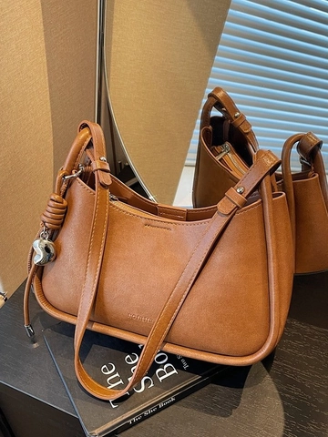 Bolso de Axila de Cuero PU Minimalista para Mujer Moda Bolso de Hombro Hobo Retro Con Colgante de Corazón Color Sólido