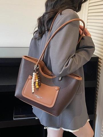 Retro Kontrastfarben PU Leder Tote Bag Große Kapazität Pendler Schultertasche Mit Perlenanhänger Elegante Damen Handtasche