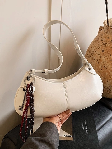 Mode PU Leder Achseltasche Für Damen Trendy Einfarbig Hobo Schultertasche Mit Anhänger Dekoration Streetstyle Handtasche