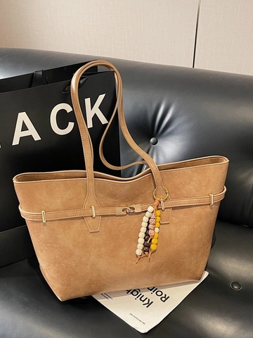 Minimalist Solid Color PU Leather Tote Bag With Metallic Lock And Beaded Pendant Large Capacity Shoulder Bag For Women Daily Work