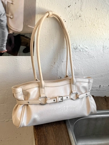 Bolso de Axila de Cuero PU Encerado al Aceite Retro para Mujer Bolso Baguette Minimalista con Decoración de Cinturón Anillo de Metal