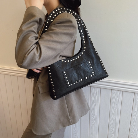 Sac à Bandoulière Vintage à Rivets Femmes Rétro Cuir PU Sac Sous le Bras Hobo Grande Capacité Fourre-tout Style Punk