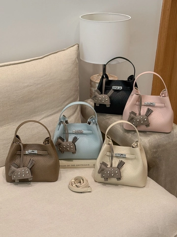 Fashion Litchi Grain PU Leather Bucket Bag For Women Minimalist Sophisticated Retro Tote Handbag With Horse Pendant Charm
