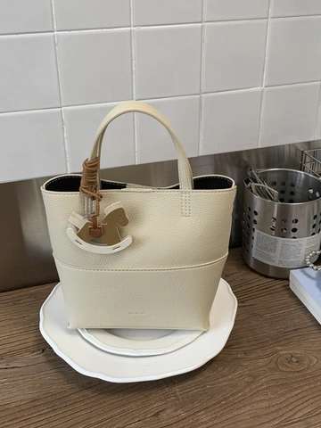 Fashion Litchi Grain PU Leather Shoulder Bag With Rocking Horse Charm Retro Commute Handbag Crossbody Bucket Bag Women
