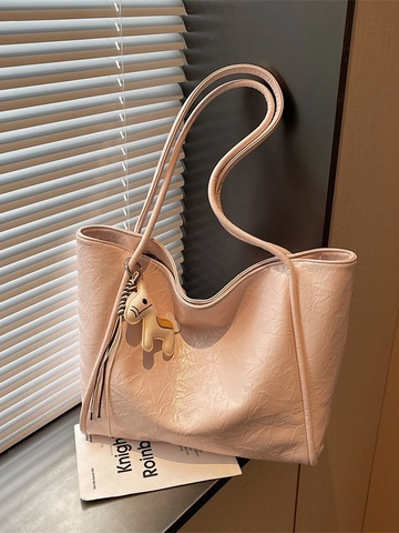 Sac Fourre-tout Femme Grande Capacité en Cuir PU Texture Plissée Avec Pendentif Cheval Sac à Main de Bureau Simple