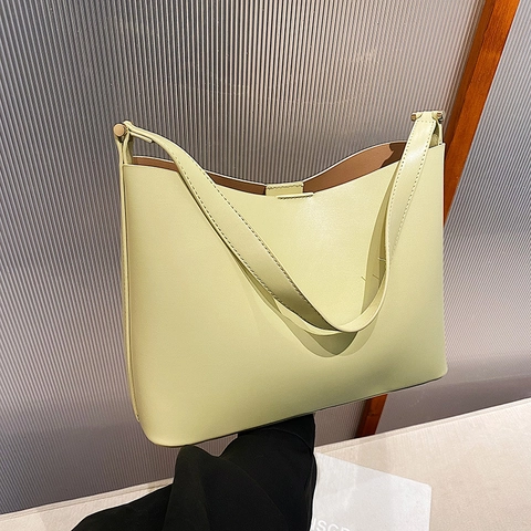 Bolso Tote de Cuero PU de Gran Capacidad para Mujer Bolso de Hombro Minimalista para Desplazamientos Con Remaches en la Parte Inferior Color Sólido