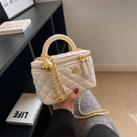 Borsa a Tracolla Mini Trapuntata a Rombi da Donna in Pelle PU Vanity Case Con Decorazione a Fiori Dorati e Tracolla a Catena con Sfera d'Oro Regolabile