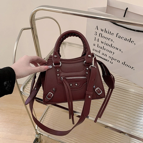 Borsa da Moto in Pelle PU da Donna Con Borchie Nappe Manico Intrecciato Borsa a Tracolla Street Style Borsa a Mano