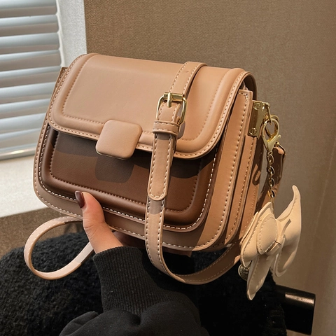 Minimalistische Kontrastfarbe PU Leder Umhängetasche Für Damen Quadratische Kleine Handtasche Mit Magnetverschluss Und Hund Anhänger