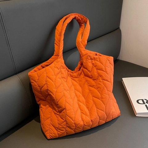 Grand Sac Matelassé pour Femme Grande Capacité Sac à Épaule en Toile Léger Décontracté Sac Sous le Bras 2023 Nouvelle Tendance