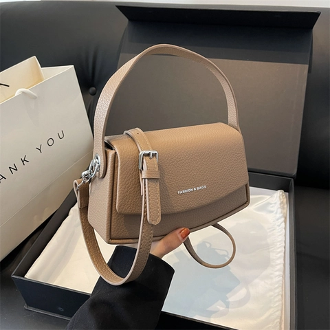 Minimalistische Damen PU Leder Kleine Quadratische Tasche Mit Gekörnte Textur Buchstabendruck Umhängetasche Für Den Alltag