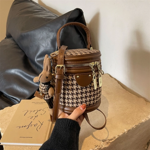 Bolso de Cubo de Pata de Gallo Francés Vintage Patchwork Pequeño Bolso de Mano Cilindro Para Mujer Con Colgante de Conejo