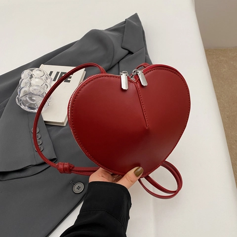 Women Fashion Heart Shaped Crossbody Bag Small PU Leather Aesthetic Shoulder Bag Double Zipper Solid Color Minimalist Purse