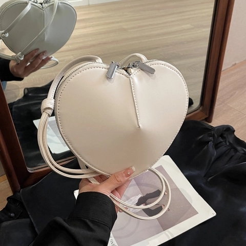 Women Fashion Heart Shaped Crossbody Bag Small PU Leather Aesthetic Shoulder Bag Double Zipper Solid Color Minimalist Purse